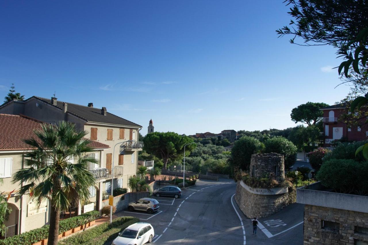 Luminoso Appartamento Con Ampia Terrazza San Bartolomeo Al Mare Exterior foto