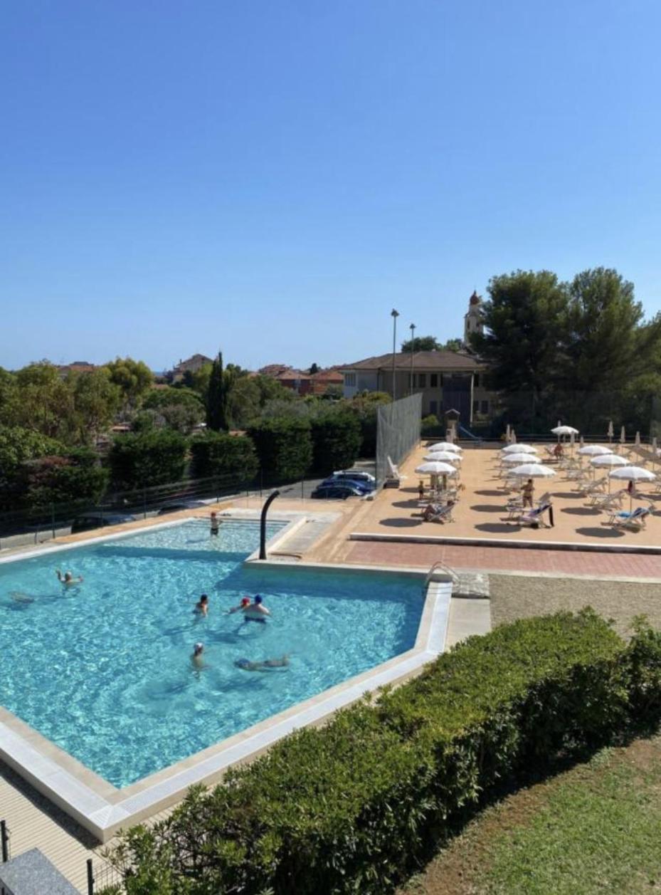 Luminoso Appartamento Con Ampia Terrazza San Bartolomeo Al Mare Exterior foto